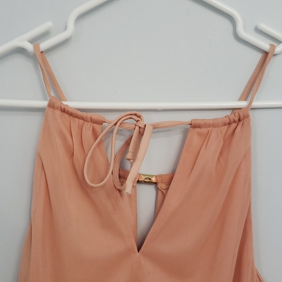 Le Chateau Peach Flowy Top - Picture 4 of 5